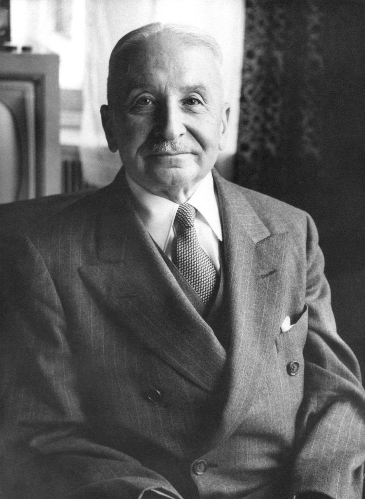 fotografía de mises