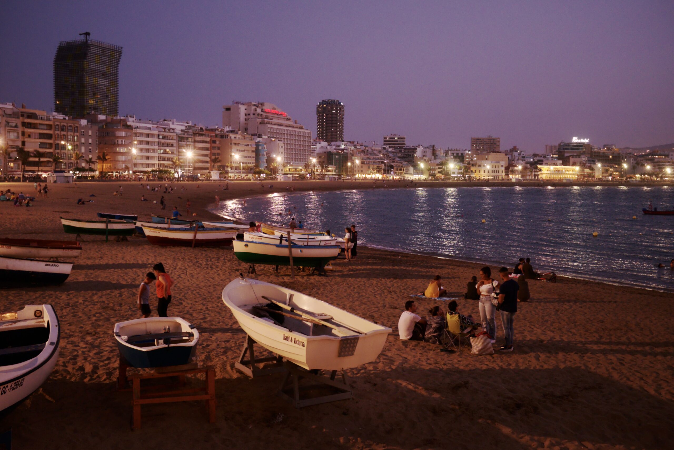 Playa de Las Canteras en Las Palmas de Gran Canaria para representar turismo en Canarias